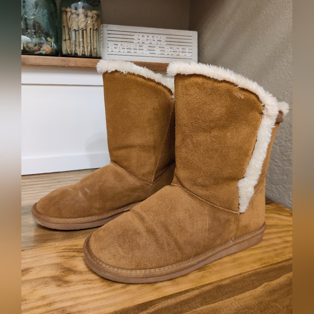 Minnetonka Suede Faux Fur Shearling Trim Winter Boots